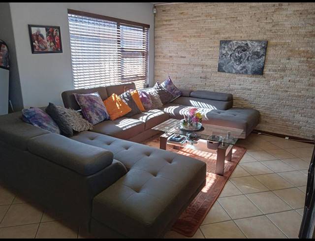 3 BEDROOM TOWNHOUSE FOR SALE IN KLOPPERPARK